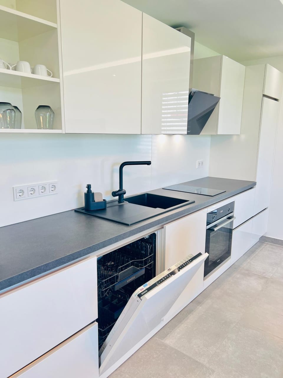 Kitchen or kitchenette, dishwasher, pet friendly, stove