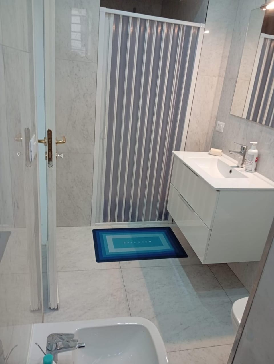 Shower, Bathroom, towels