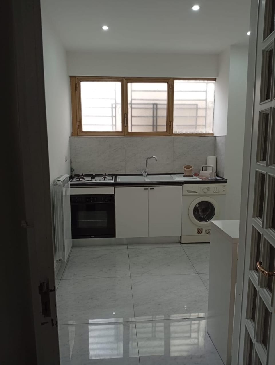 Kitchen or kitchenette, stove, washing machine