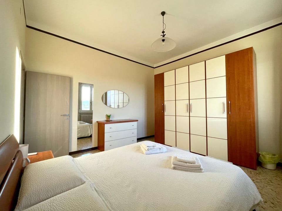 Bed, Bedroom, towels, wardrobe