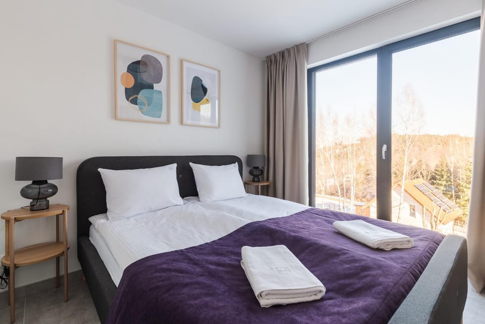 Bedroom, towels