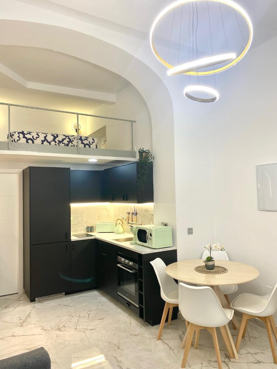 Dining area, kitchen
