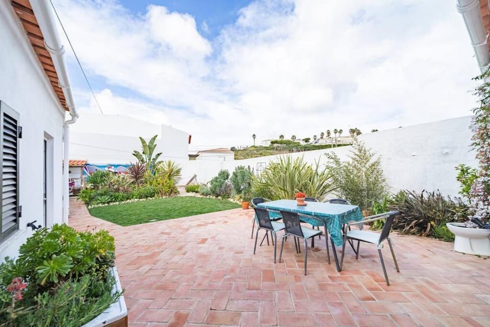Peaceful, spacious & stylish, a real home! House in Budens
