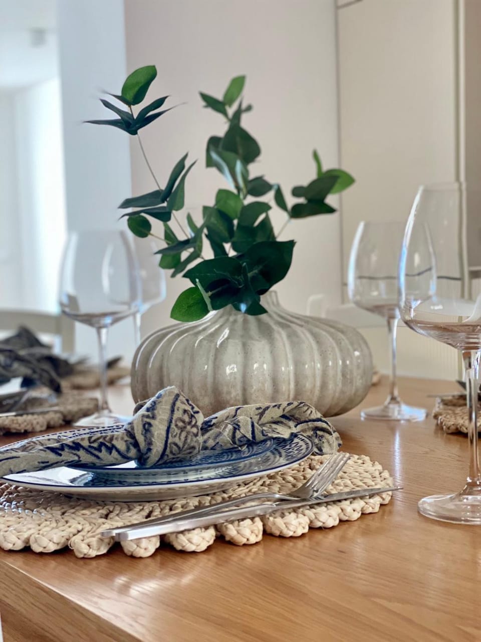 Living room, Decorative detail, Seating area, Dining area