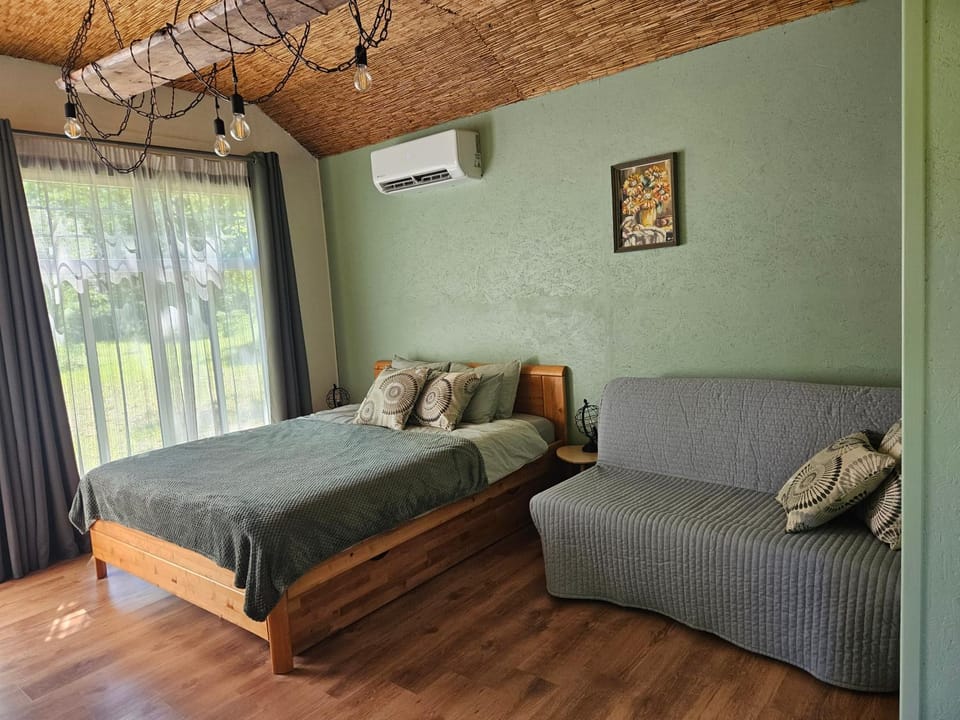 Bed, Photo of the whole room, Bedroom, air conditioner