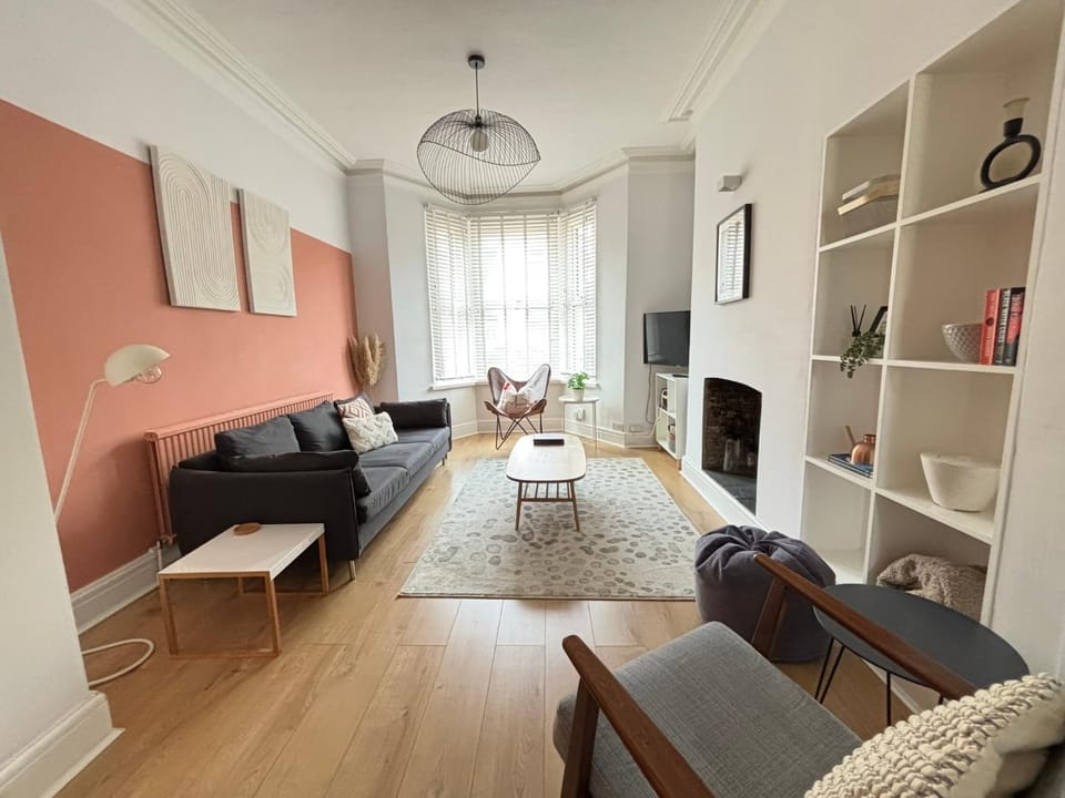 Communal lounge/ TV room, TV and multimedia, Living room, Seating area