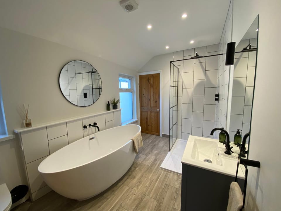 Shower, Toilet, Bathroom, Bath, towels