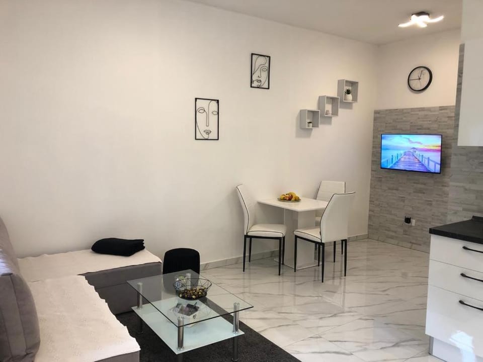 TV and multimedia, Living room, Dining area