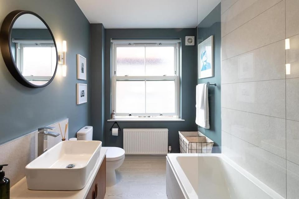 Toilet, Bathroom, Photo of the whole room, Bath
