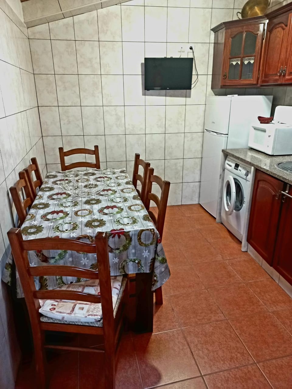 Kitchen or kitchenette, Dining area, oven, stove, washing machine