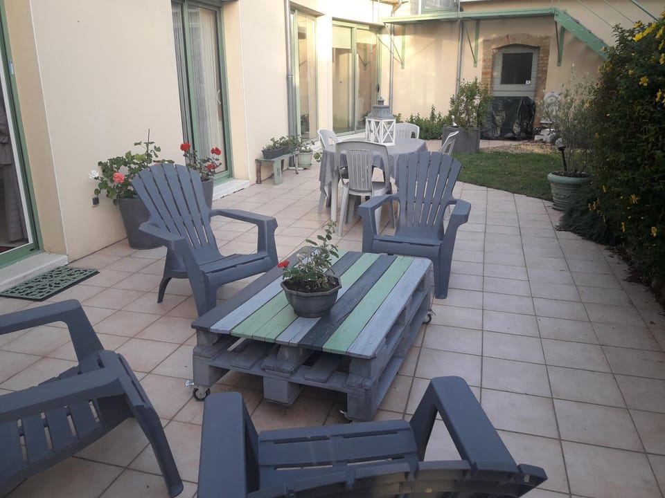 Chambre d'hôte avec piscine couverte Bed and Breakfast in Le Mans