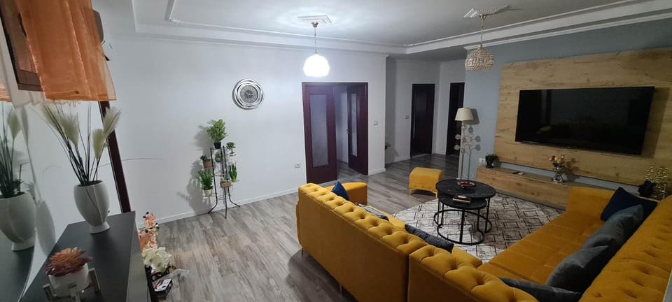 Communal lounge/ TV room, TV and multimedia, Living room, Seating area, Evening entertainment