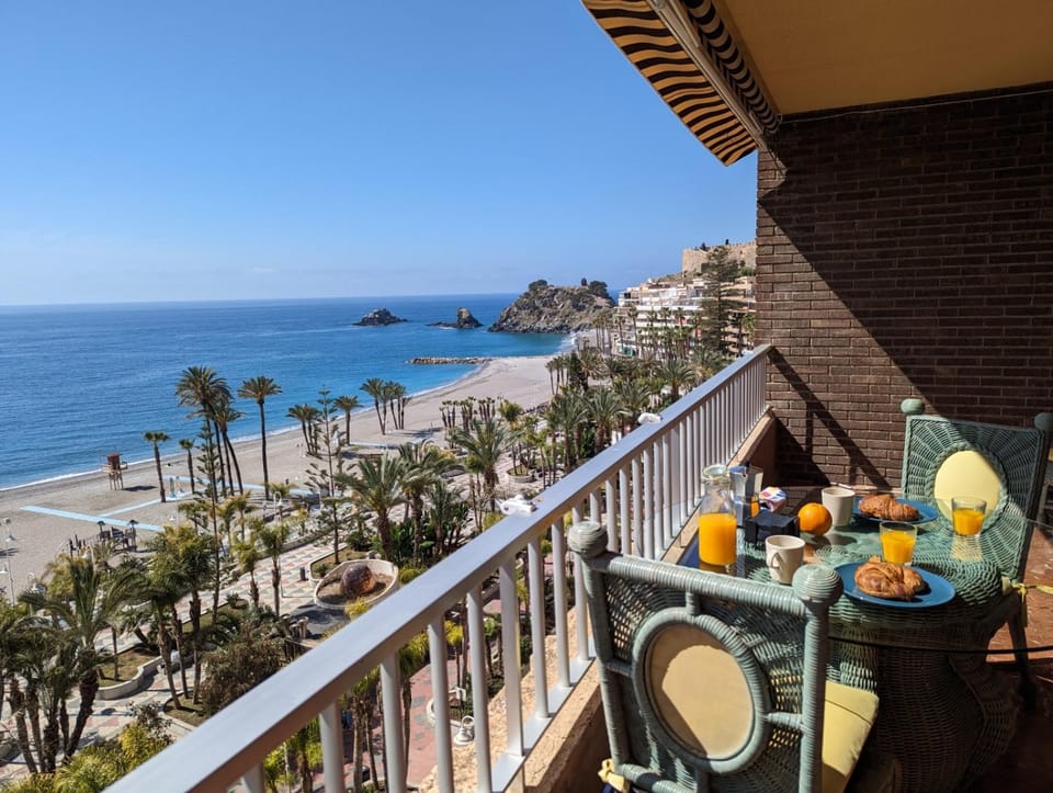 Patio, Nearby landmark, Day, Natural landscape, View (from property/room), Balcony/Terrace, Food and drinks, Dining area, Beach, Food, Sea view, Drinks