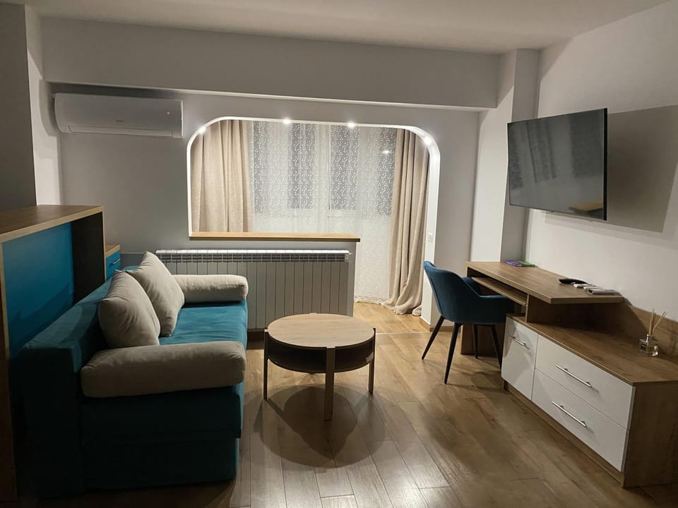 TV and multimedia, Living room, Seating area, hair dresser