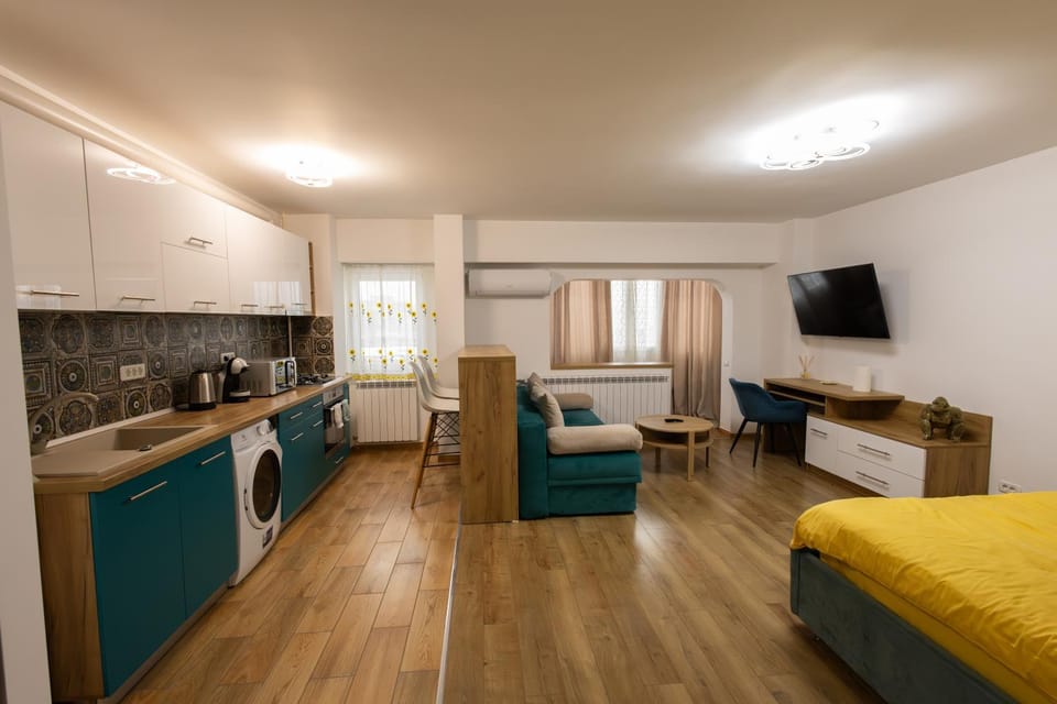 Bed, TV and multimedia, Living room, Seating area