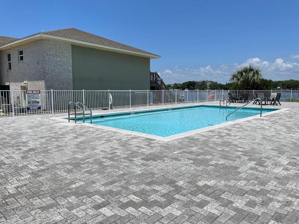 Pelican at Sound Side House in Okaloosa Island