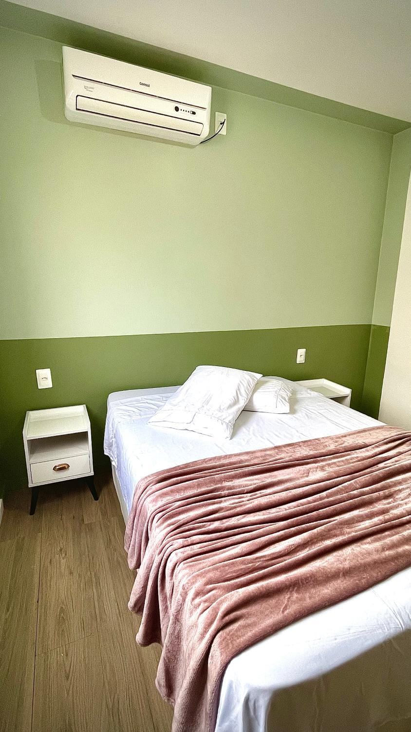Bed, Photo of the whole room, Bedroom, internet, air conditioner