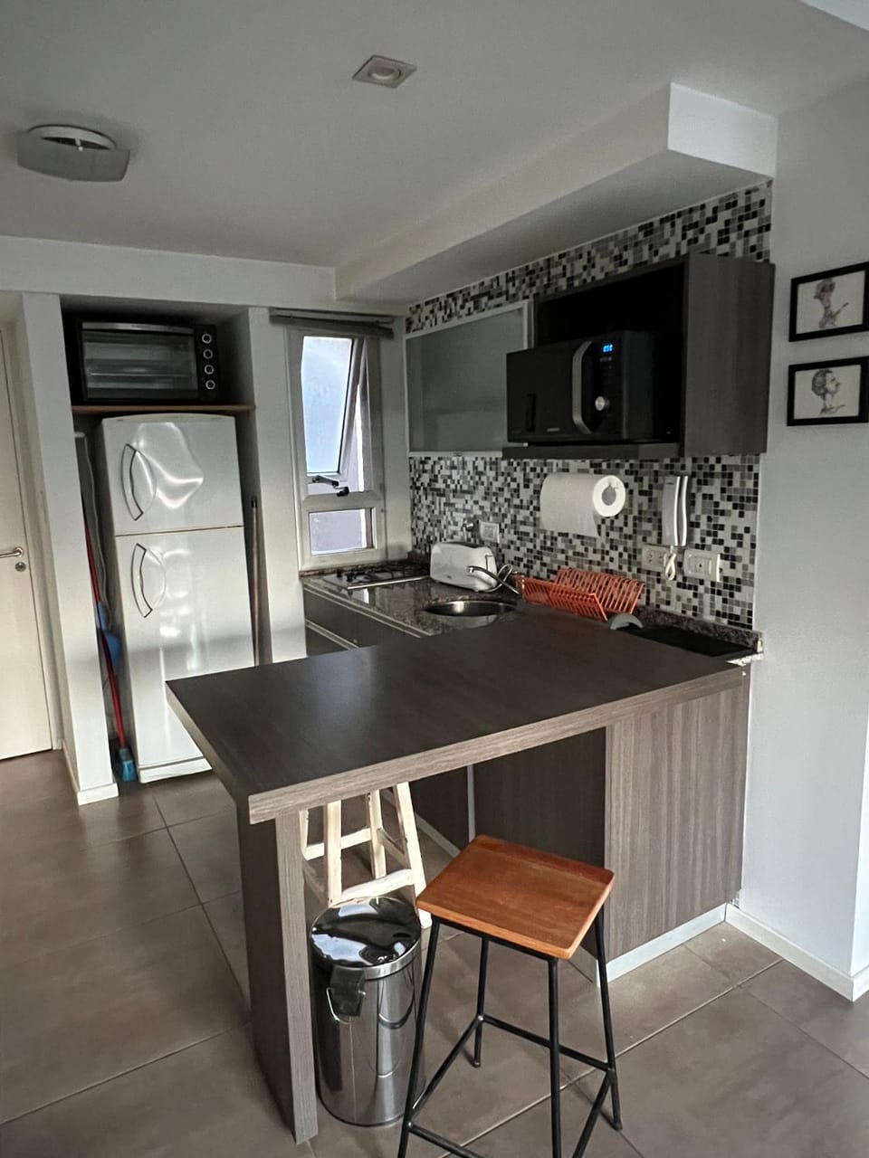 Kitchen or kitchenette, Dining area, minibar