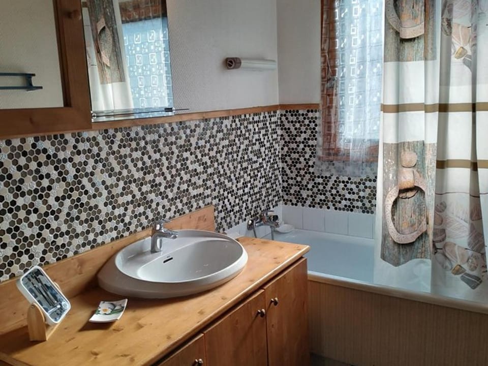 Charmant 3 pièces au centre avec balcon, garage et proche pistes - 6 couchages - FR-1-572-203 Apartment in Arâches-la-Frasse