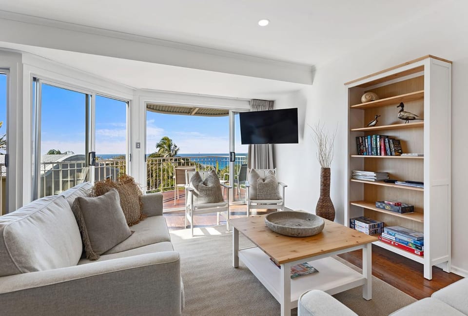 TV and multimedia, Living room, Sea view