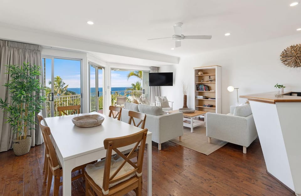 Living room, Dining area, Sea view