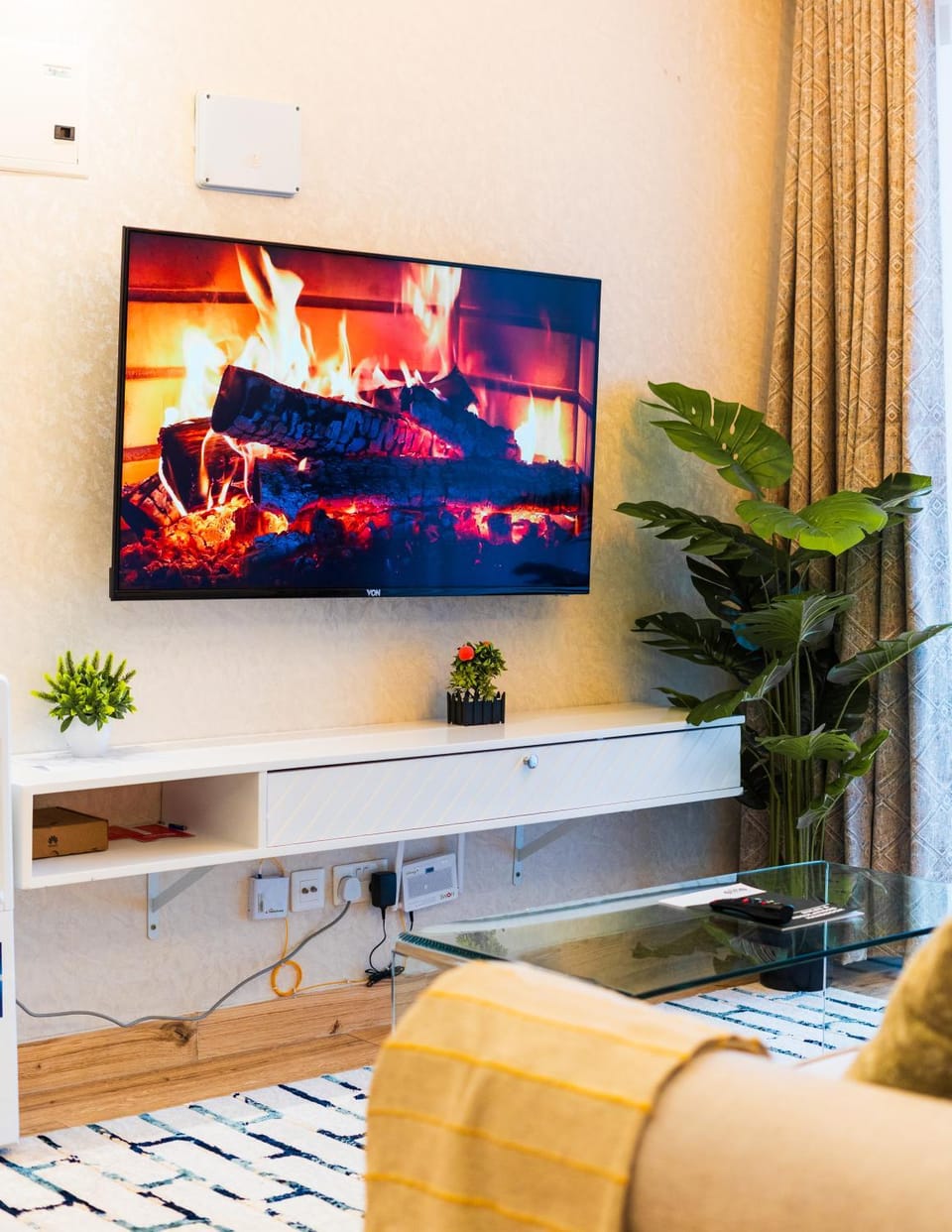 Communal lounge/ TV room, TV and multimedia, Living room, Seating area, Evening entertainment