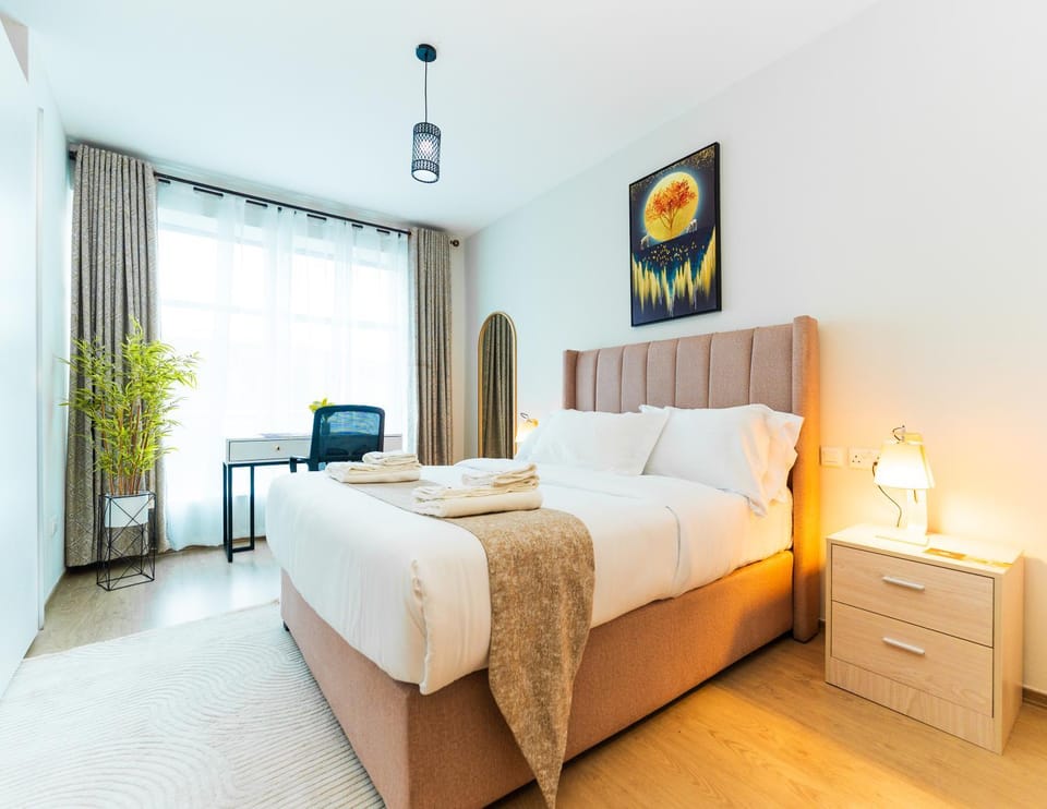 Bed, Photo of the whole room, Seating area, Bedroom