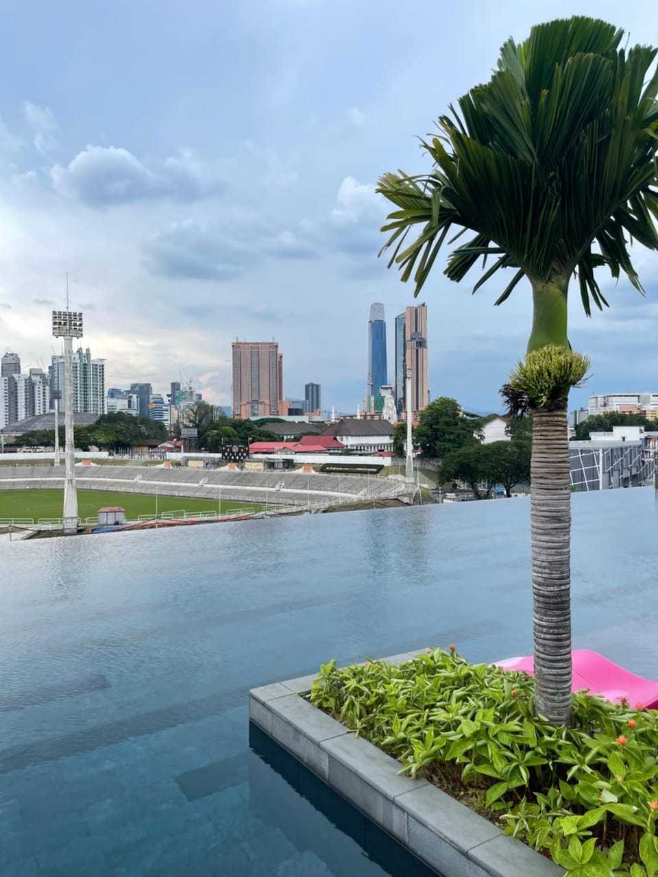 Property building, Day, City view, Swimming pool