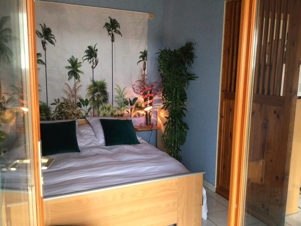 Bed, Photo of the whole room, Bedroom