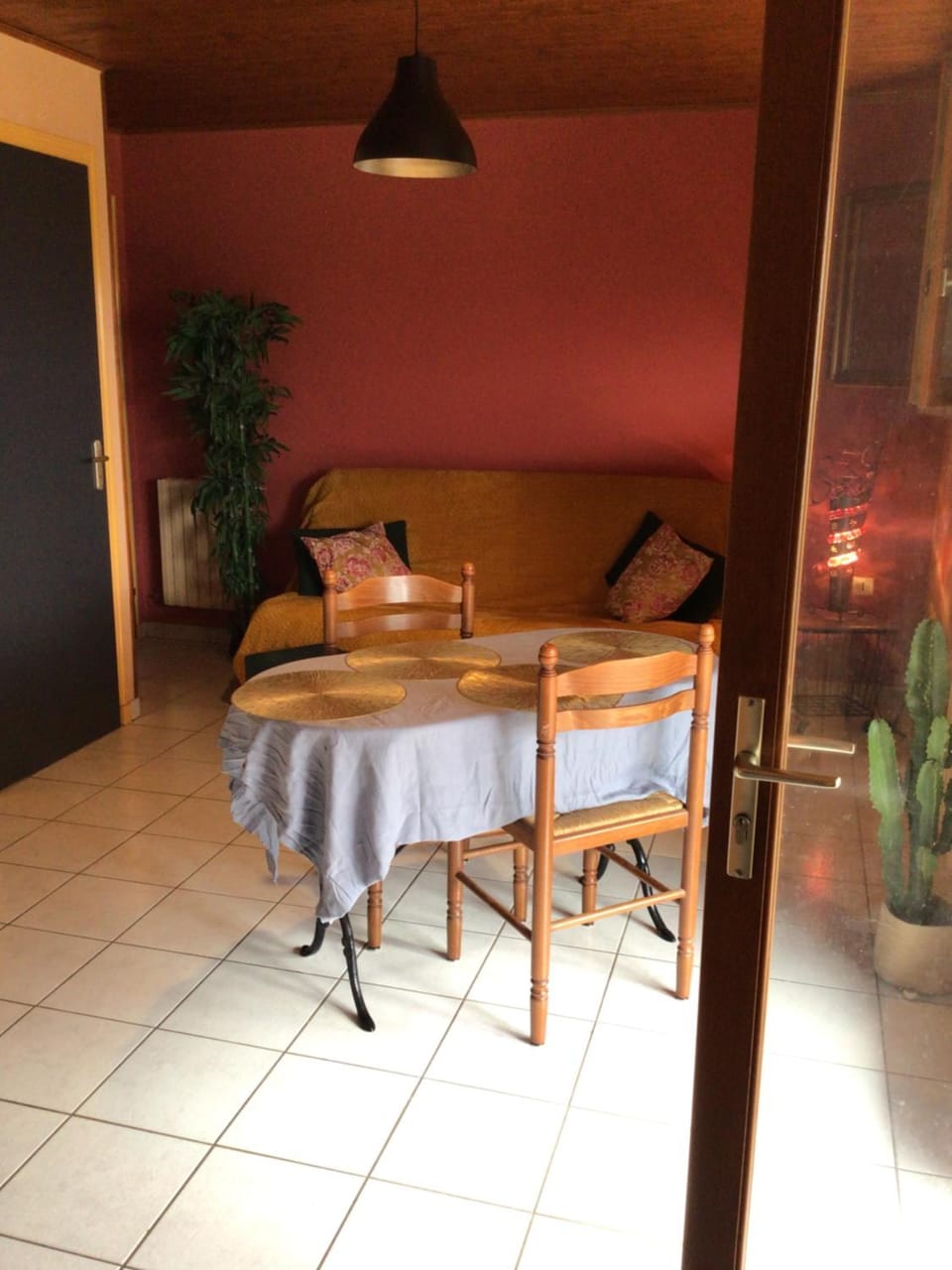 Seating area, Dining area