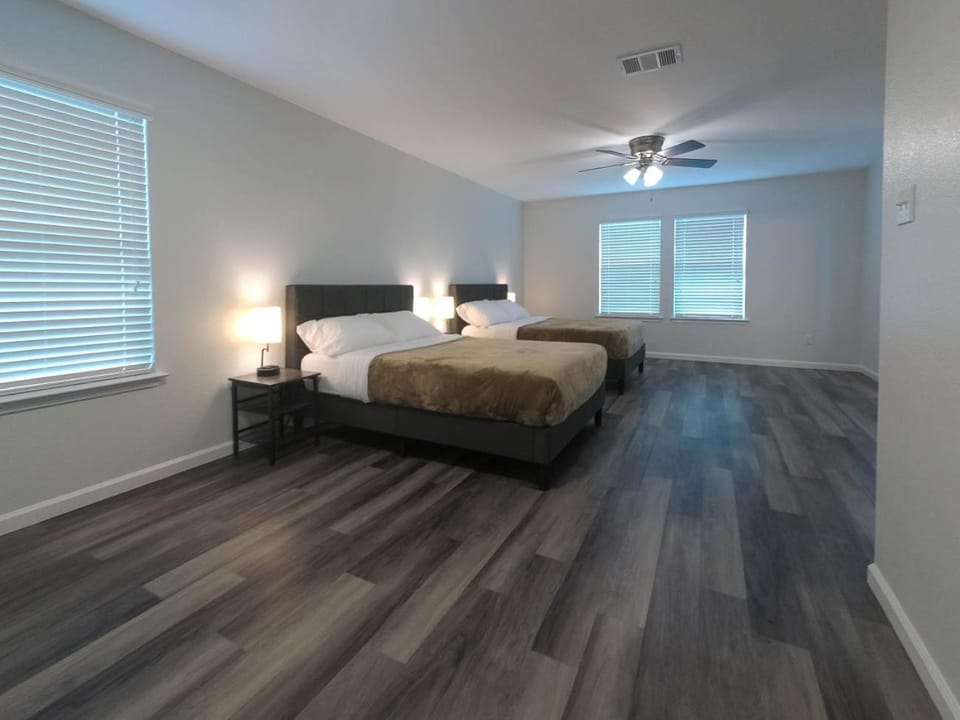 Bed, Bedroom, fireplace