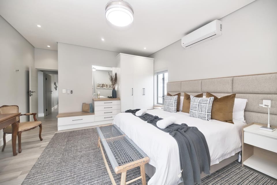 Bedroom, air conditioner