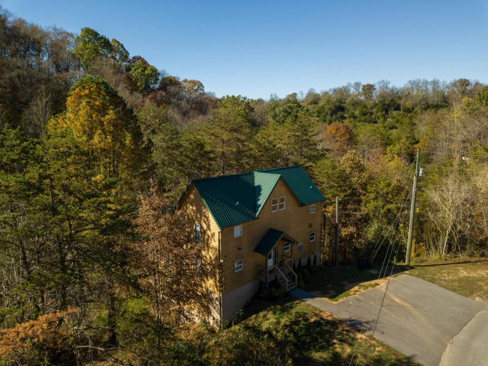 Property building, Spring, Day, Natural landscape, Mountain view
