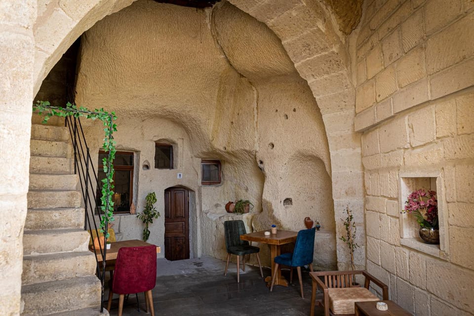 Day, Seating area