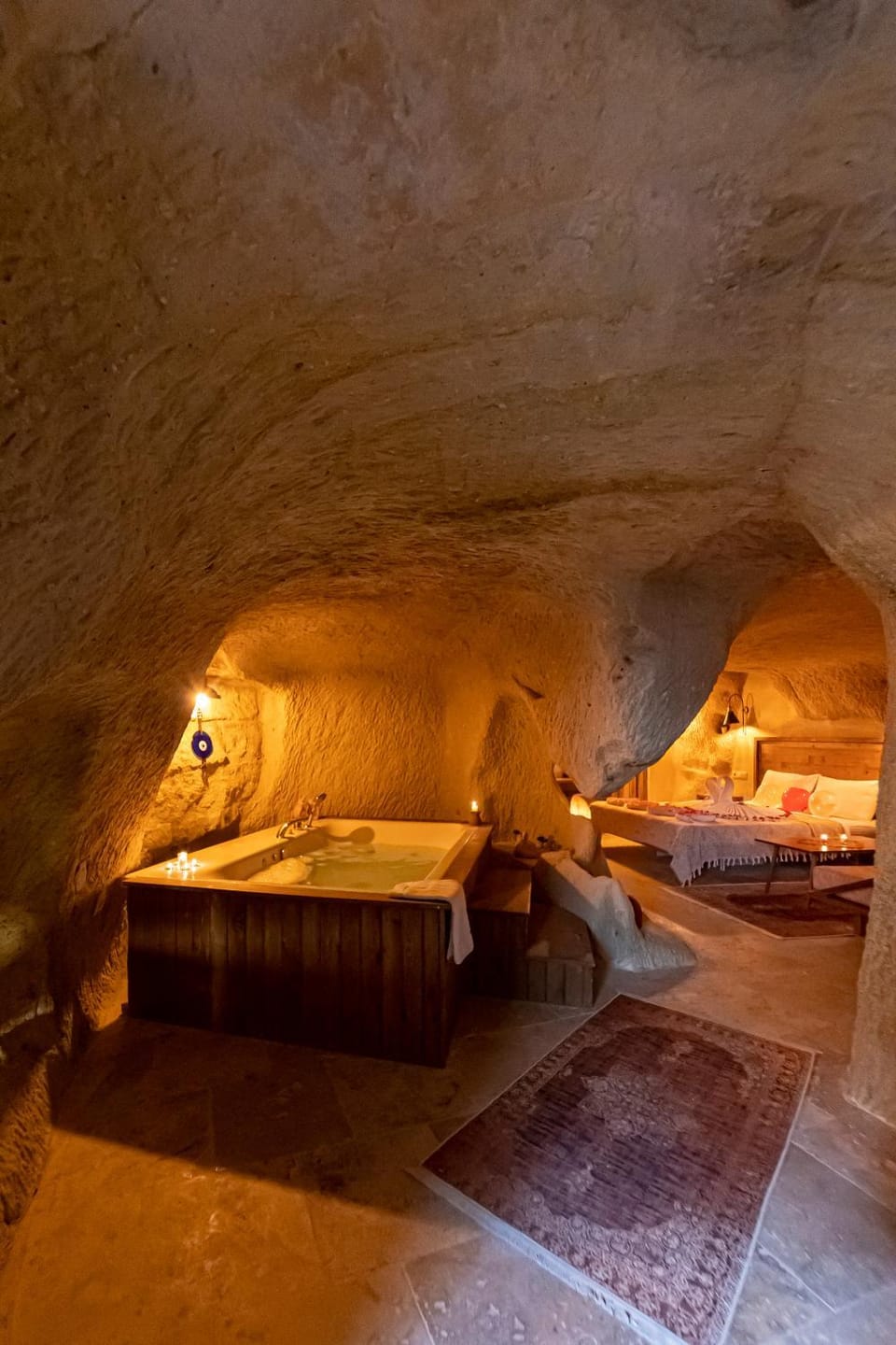 Bed, Hot Tub, Bedroom