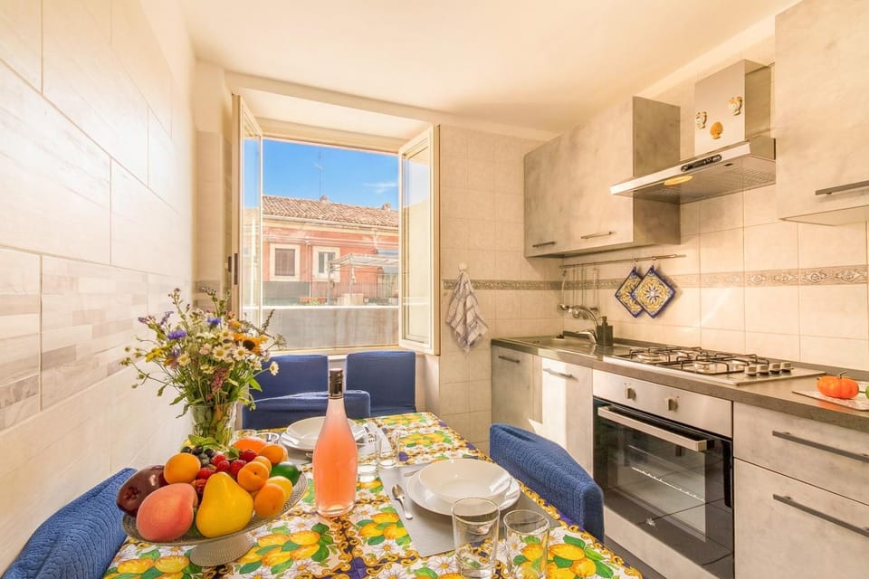 Dining area, kitchen