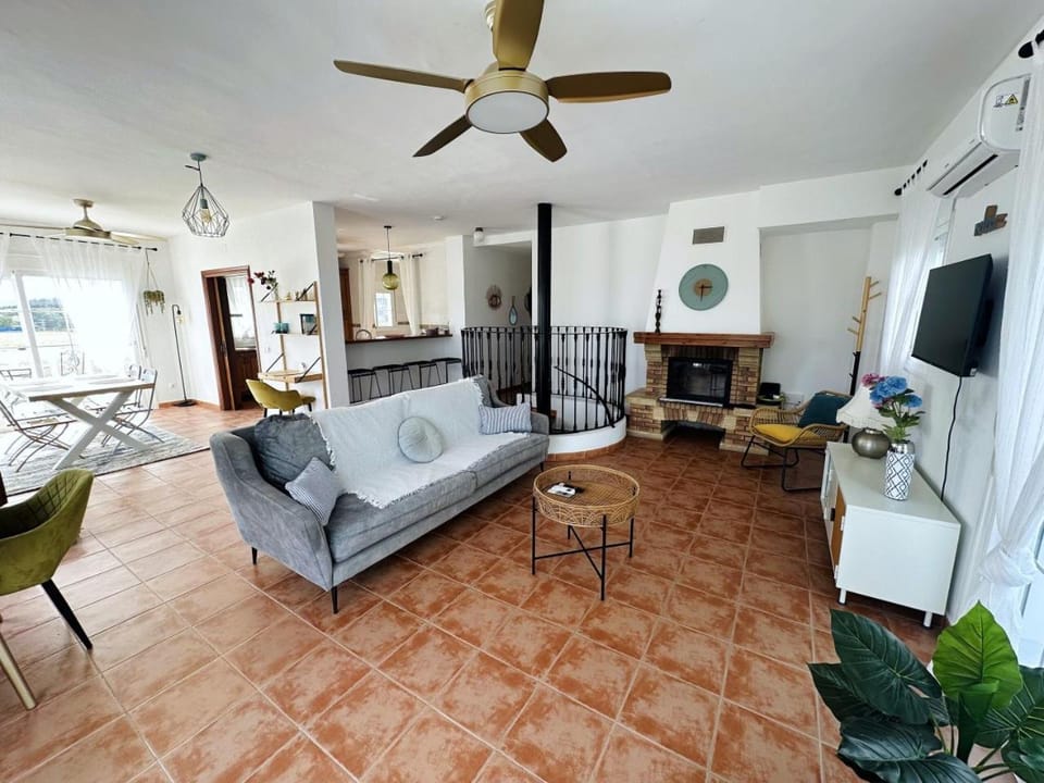TV and multimedia, Living room, Seating area, Dining area, Evening entertainment, fireplace