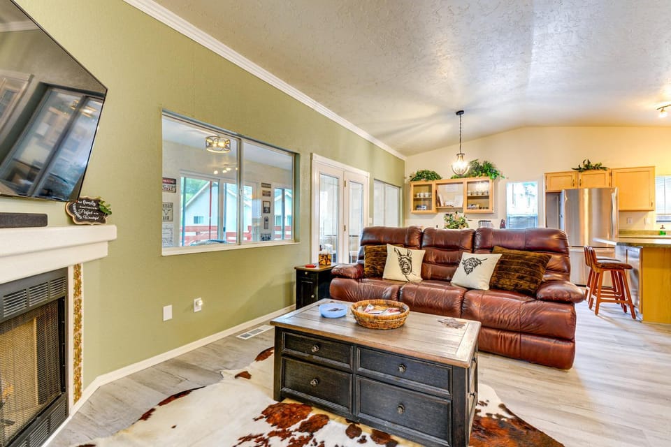 Mountain-View Deck: Pet-Friendly Home in Prescott House in Prescott