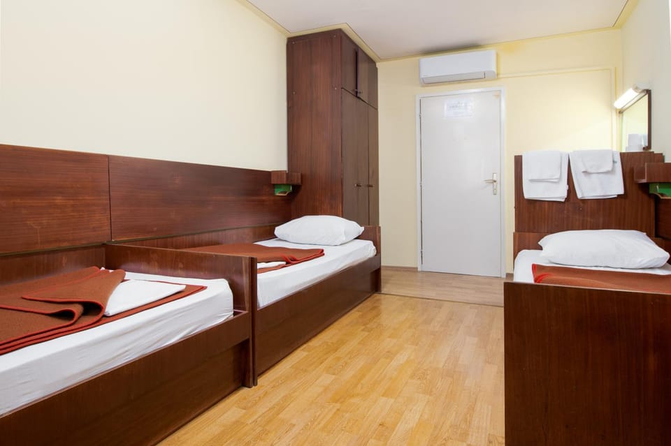 Bed, air conditioner