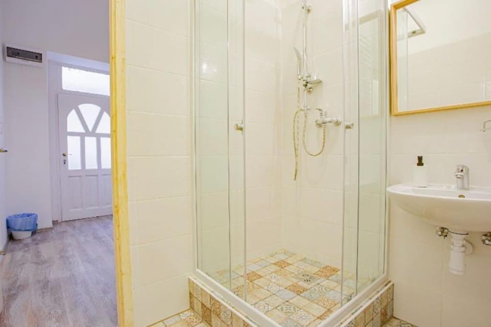 Cosy flat in Akácfa str., Aya Apartment in Budapest