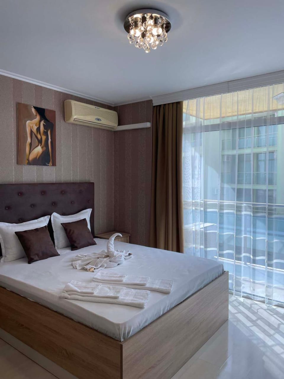 Bed, Photo of the whole room, Bedroom, towels