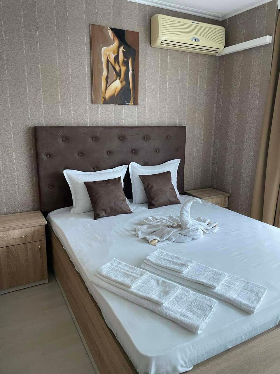 Bed, Photo of the whole room, Bedroom, towels, air conditioner