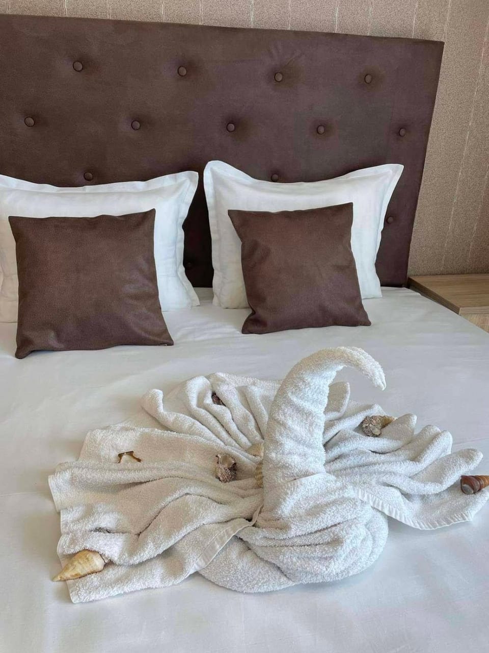 Bed, Photo of the whole room, Bedroom, towels