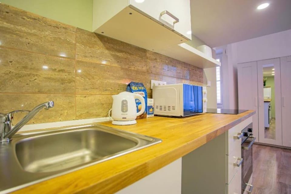 Cosy 2 bedroom flat in Akácfa st., Sol Apartment in Budapest