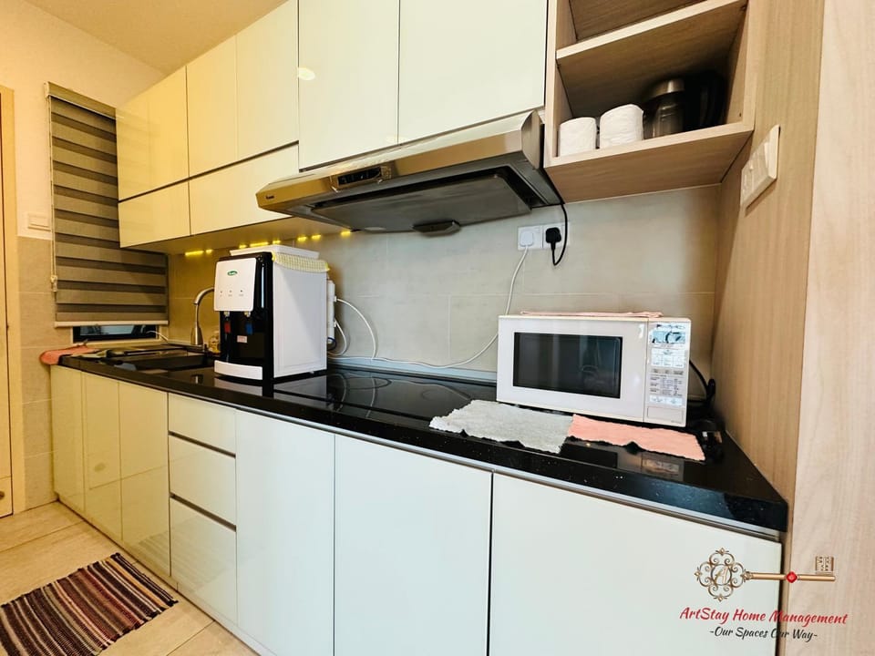Kitchen or kitchenette, minibar, stove