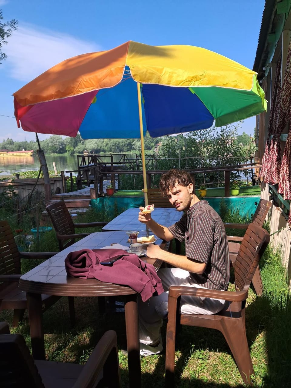 Garden, Seating area, Dining area, Guests, Breakfast