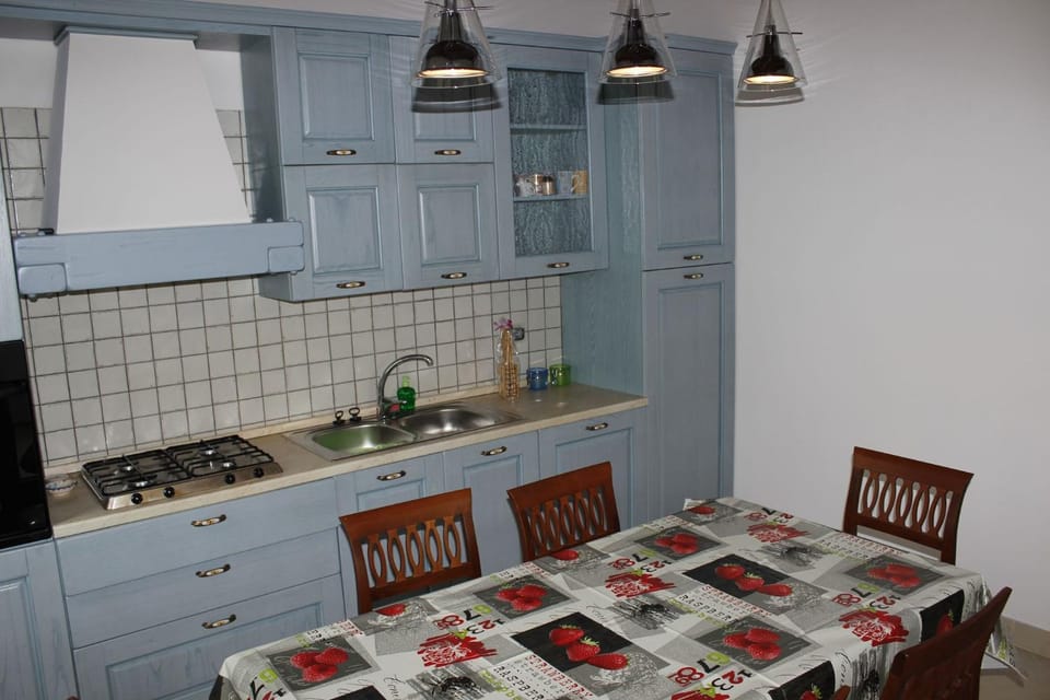 Dining area, kitchen