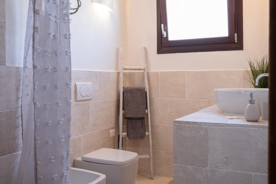 Shower, Toilet, Bathroom, bidet, towels
