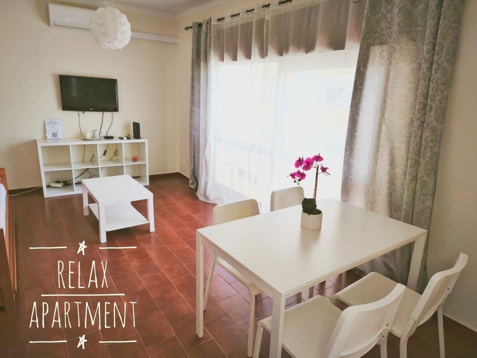 Communal lounge/ TV room, TV and multimedia, Living room, Dining area, Evening entertainment