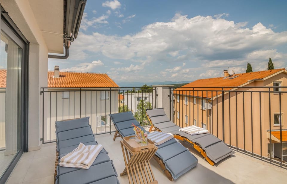 Balcony/Terrace, sunbed